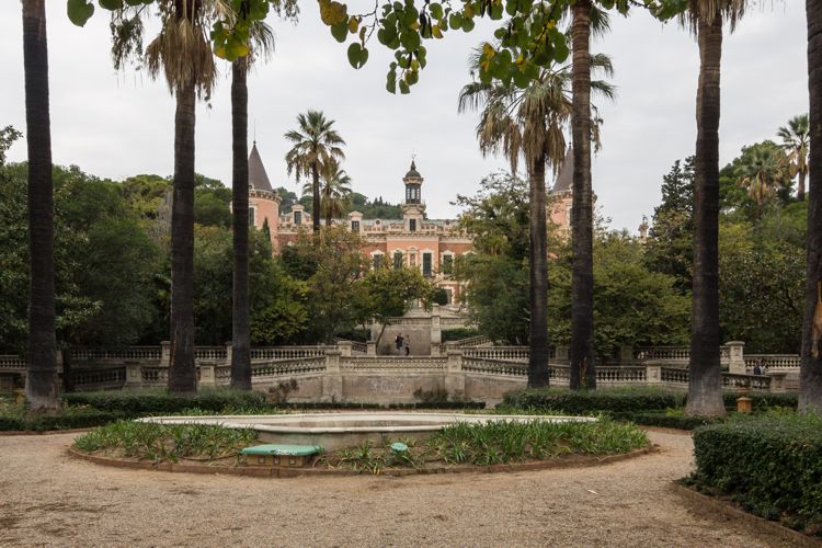 REFUGIO LLUIS COMPANYS – CASA GALLART – PARC DE LES HEURES