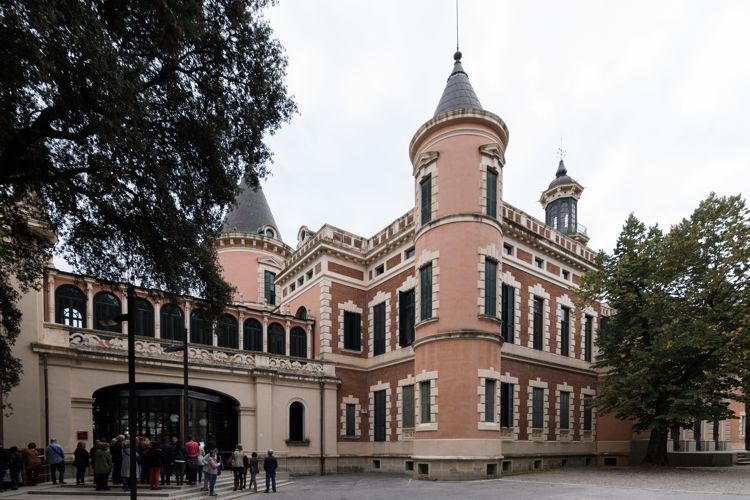 REFUGIO LLUIS COMPANYS – CASA GALLART – PARC DE LES HEURES