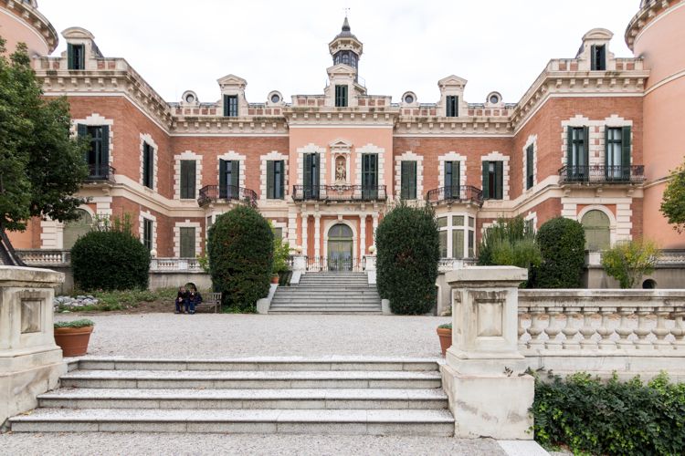 REFUGIO LLUIS COMPANYS – CASA GALLART – PARC DE LES HEURES