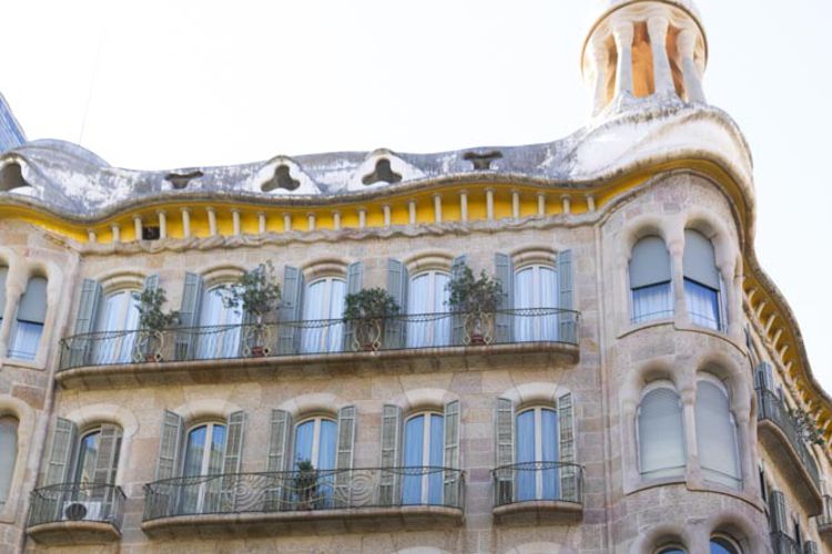 VESTÍBULS CASA SAYRACH – CASA MONTSERRAT