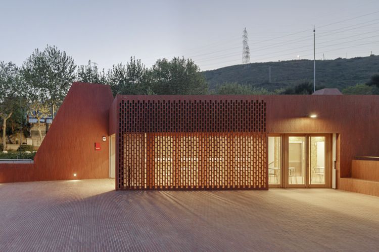 CASAL DE BARRI DE TRINITAT NOVA – SOMLAPERA