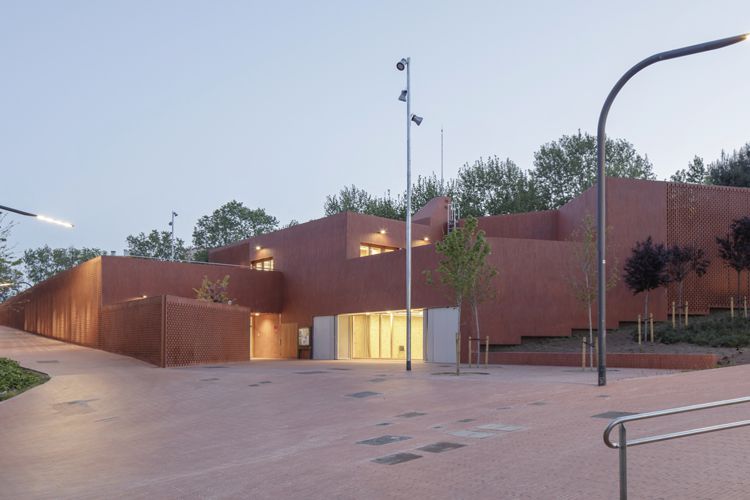 CASAL DE BARRI DE TRINITAT NOVA – SOMLAPERA