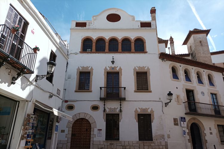 BIBLIOTECA SANTIAGO RUSIÑOL (CASA MIQUEL UTRILLO)