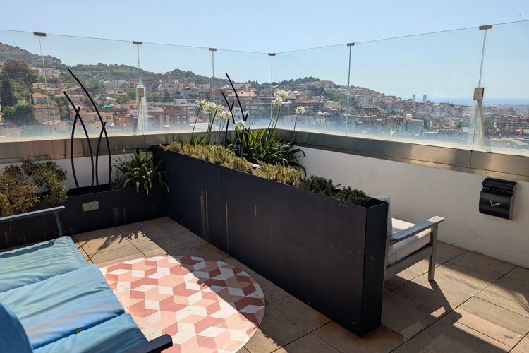 GALERÍAS Y TERRAZA DEL PARC SANITARI PERE VIRGILI