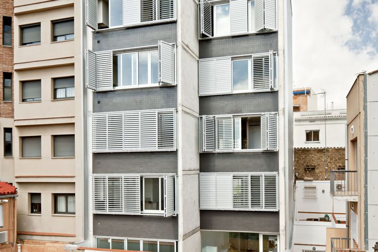 EDIFICIO DE VIVIENDAS EN LA CALLE DEL PROGRÉS