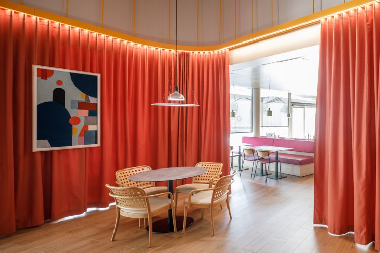 HOTEL IBIS