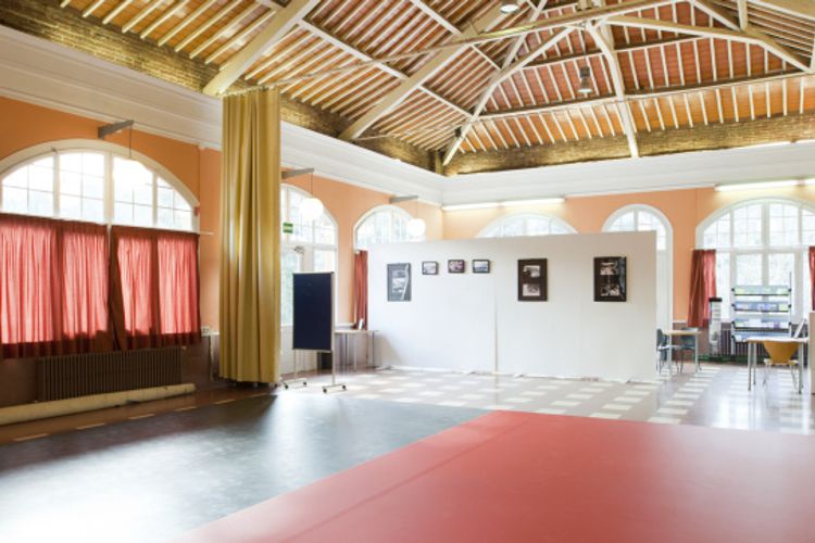 CENTRE CÍVIC ELÈCTRIC + ESTACIÓ LES PLANES